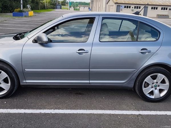 Skoda Octavia Saloon, Diesel, 2013, Grey