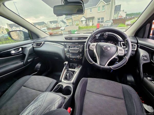 Nissan Qashqai SUV, Diesel, 2014, Beige