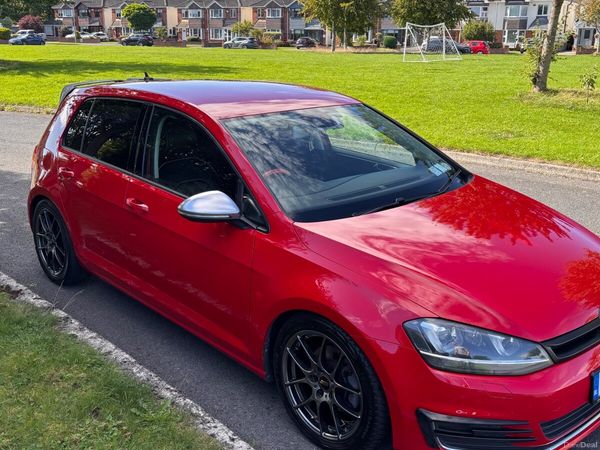 Volkswagen Golf Hatchback, Petrol, 2014, Red