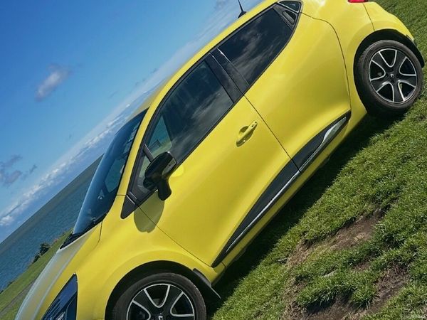 Renault Clio Hatchback, Petrol, 2013, Yellow