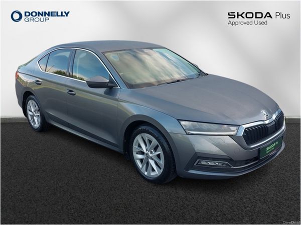 Skoda Octavia Hatchback, Diesel, 2023, Grey