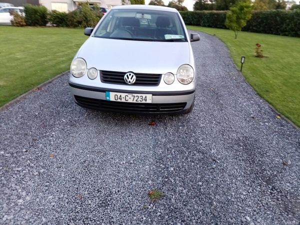 Volkswagen Polo Hatchback, Petrol, 2004, Silver