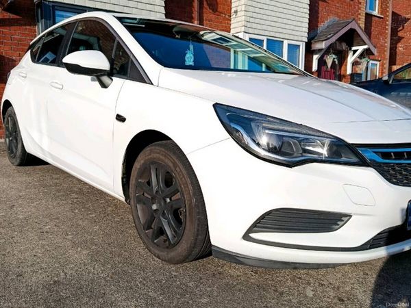 Opel Astra Hatchback, Diesel, 2016, White