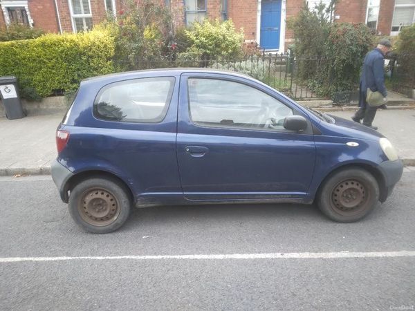 Toyota Yaris Hatchback, Petrol, 2001, Blue