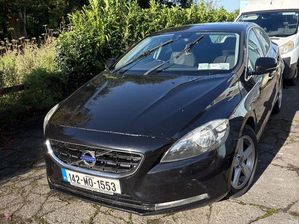 Volvo V40 Hatchback, Diesel, 2014, Black