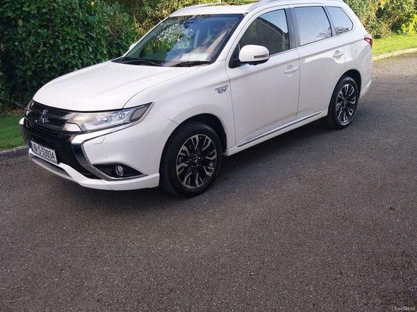 Mitsubishi Outlander SUV, Petrol Plug-in Hybrid, 2016, White