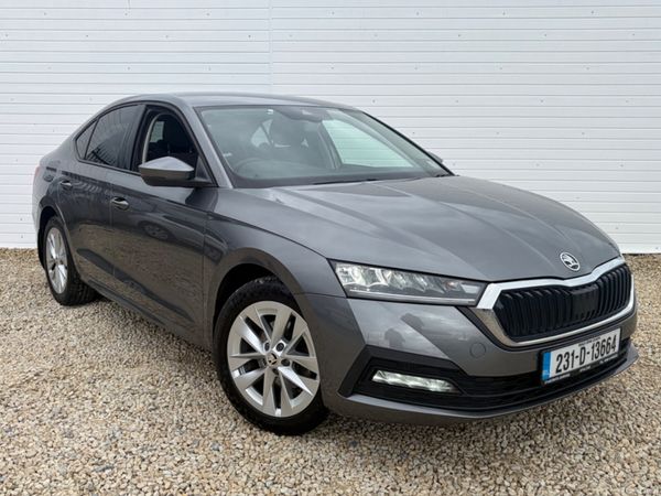 Skoda Octavia Hatchback, Diesel, 2023, Grey
