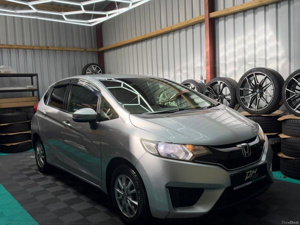Honda Fit Hatchback, Petrol, 2016, Silver