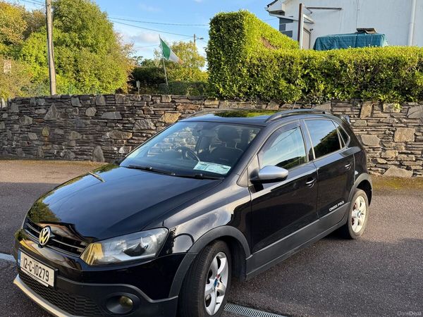 Volkswagen Polo Hatchback, Petrol, 2012, Black