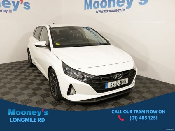 Hyundai i20 Hatchback, Petrol, 2023, White
