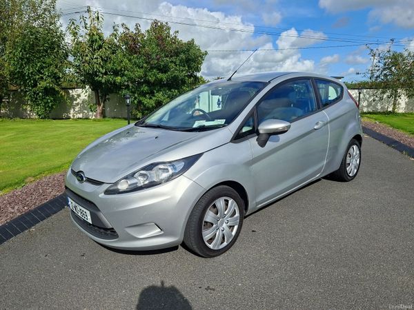 Ford Fiesta Hatchback, Petrol, 2012, Silver