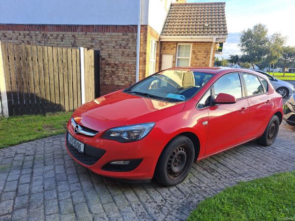 Opel Astra Hatchback, Diesel, 2014, Red