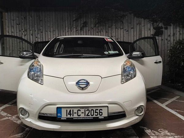 Nissan Leaf Hatchback, Electric, 2016, Red