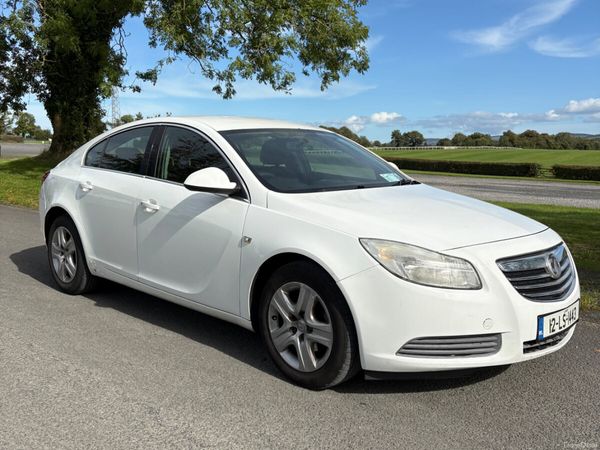 Vauxhall Insignia Hatchback, Diesel, 2012, White