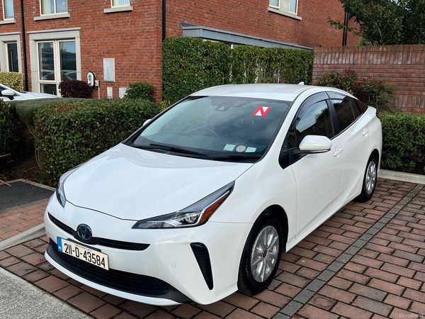 Toyota Prius Hatchback, Petrol Hybrid, 2021, White