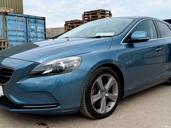 Volvo V40 Hatchback, Petrol, 2014, Blue