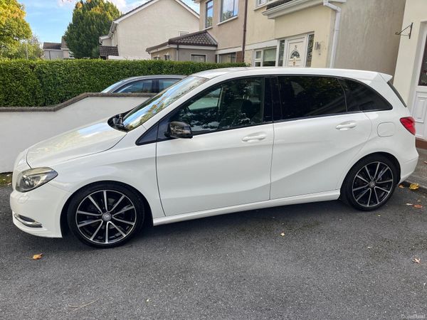 Mercedes-Benz B-Class MPV, Petrol, 2013, White
