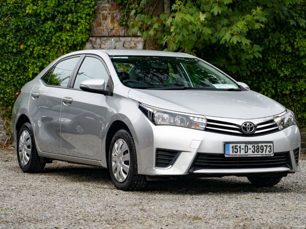Toyota Corolla Saloon, Petrol, 2015, Silver