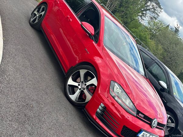 Volkswagen Golf Hatchback, Petrol, 2014, Red