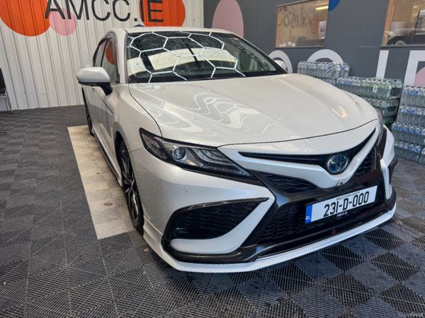 Toyota Camry Saloon, Petrol, 2023, White