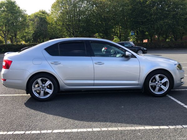 Skoda Octavia Saloon, Diesel, 2016, Silver