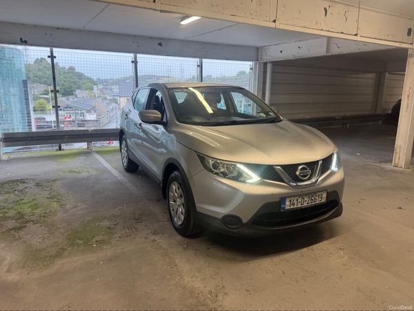 Nissan Qashqai Hatchback, Diesel, 2014, Silver