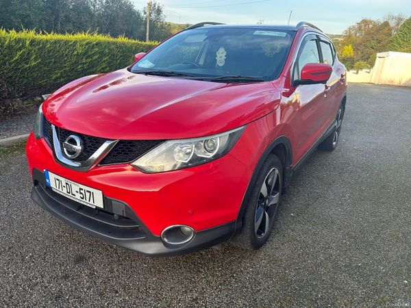 Nissan Qashqai SUV, Diesel, 2017, Red
