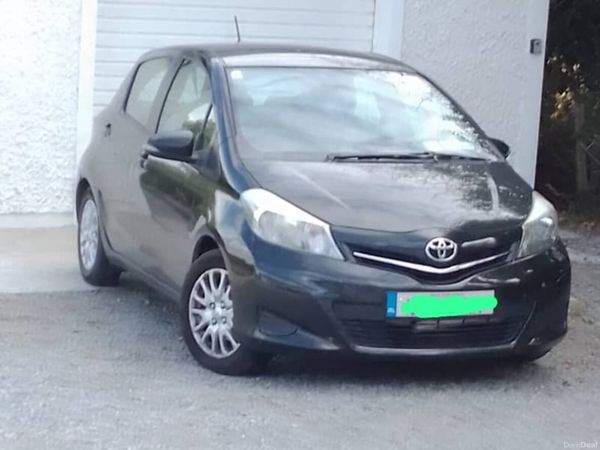 Toyota Yaris Hatchback, Petrol, 2013, Black