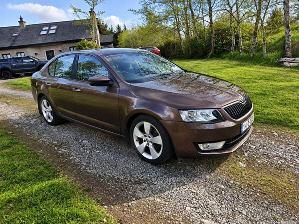 Skoda Octavia Saloon, Diesel, 2014, Brown