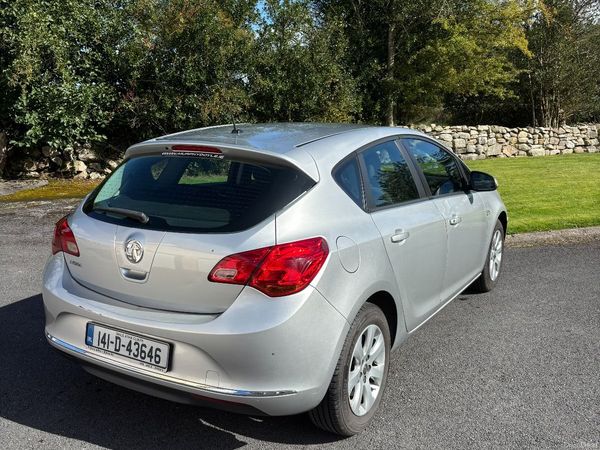 Vauxhall Astra Hatchback, Petrol, 2014, Silver