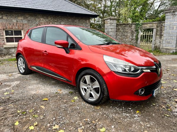 Renault Clio Hatchback, Petrol, 2013, Red