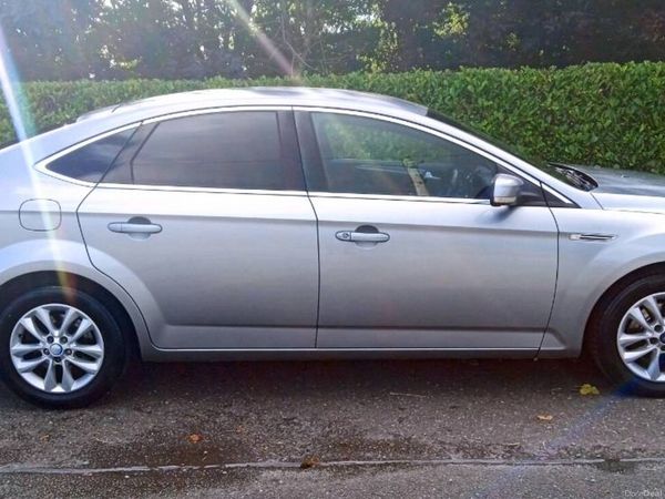 Ford Mondeo Hatchback, Diesel, 2013, Silver