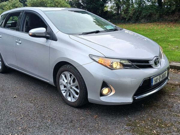 Toyota Auris Hatchback, Diesel, 2014, Silver