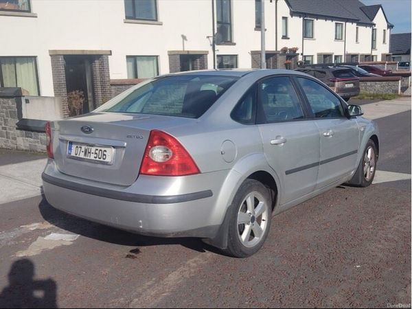 Ford Focus Saloon, Petrol, 2007, Silver