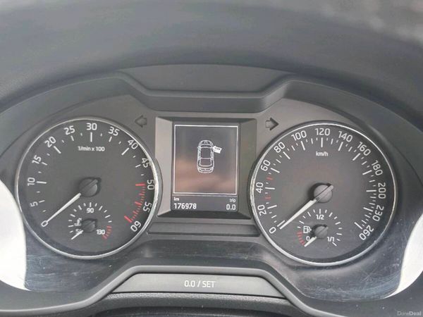 Skoda Octavia Saloon, Diesel, 2014, Black