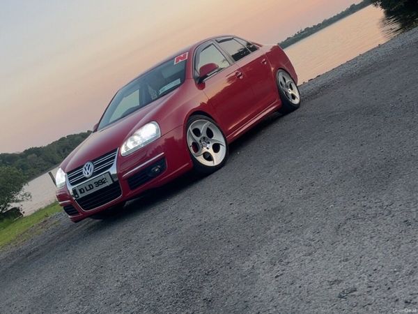 Volkswagen Jetta Saloon, Diesel, 2010, Red