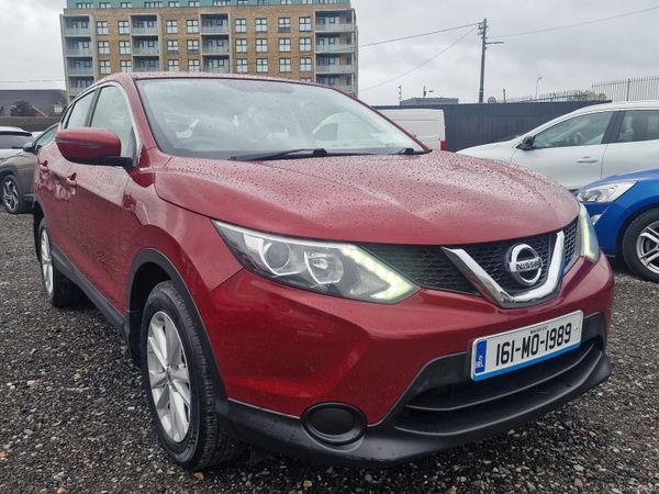 Nissan Qashqai Hatchback, Petrol, 2016, Red