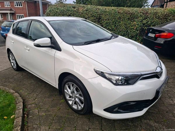 Toyota Auris MPV, Petrol, 2015, White