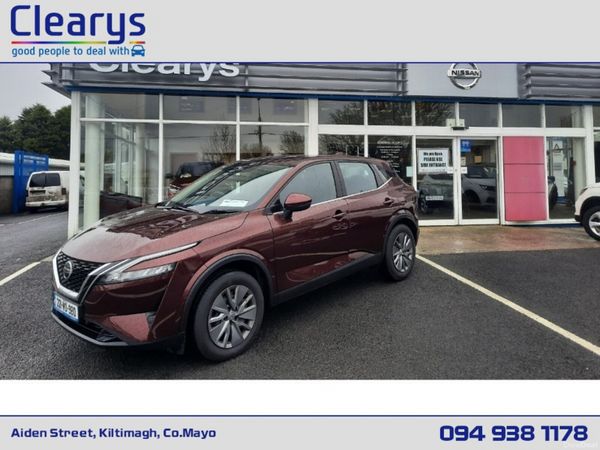 Nissan Qashqai MPV, Petrol Hybrid, 2022, Red