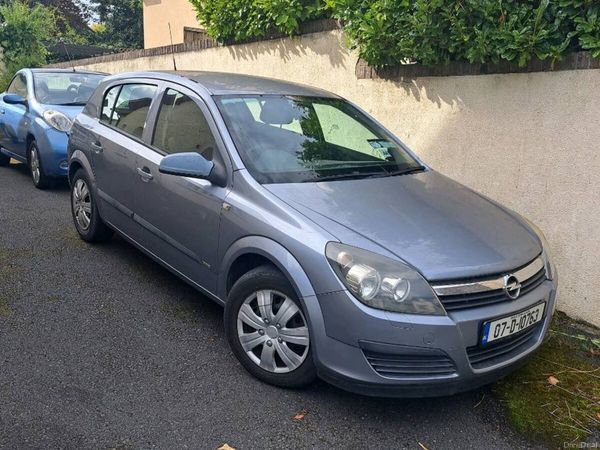 Opel Astra Hatchback, Petrol, 2007, Silver
