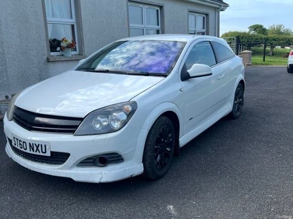 Vauxhall Astra Hatchback, Petrol, 2010, White