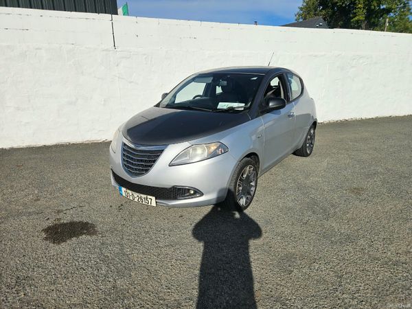 Chrysler Ypsilon MPV, Petrol, 2013, Grey