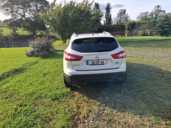Nissan Qashqai Hatchback, Diesel, 2016, White