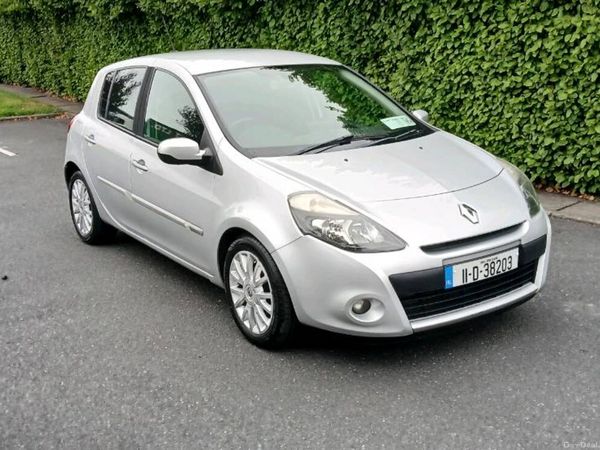 Renault Clio Hatchback, Diesel, 2011, Silver