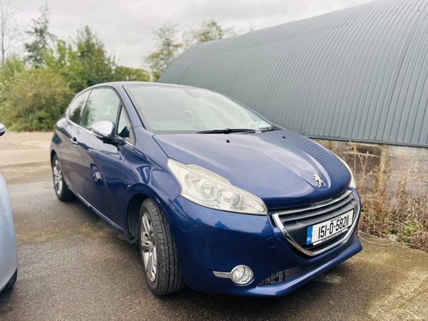 Peugeot 208 Hatchback, Petrol, 2015, Red