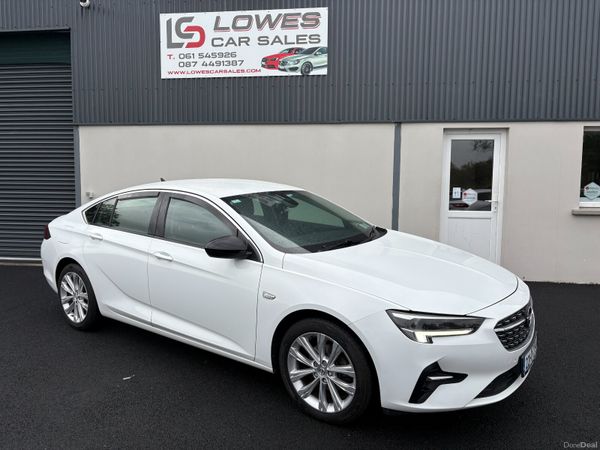 Opel Insignia Hatchback, Diesel, 2022, White