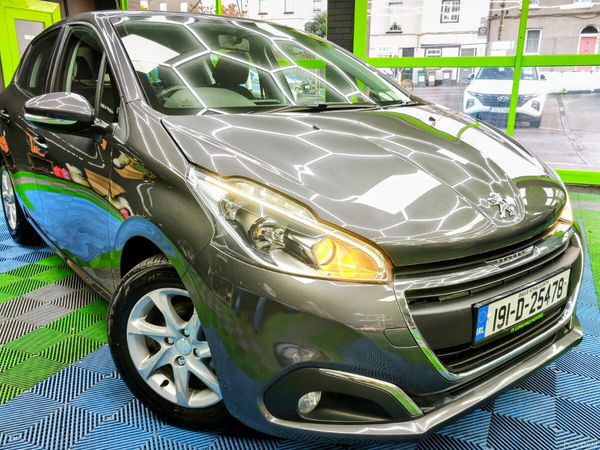 Peugeot 208 Hatchback, Petrol, 2019, Grey