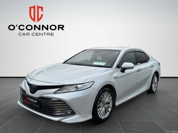 Toyota Camry Saloon, Petrol Hybrid, 2018, White