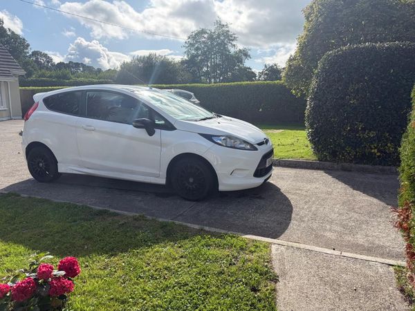 Ford Fiesta Hatchback, Petrol, 2011, White