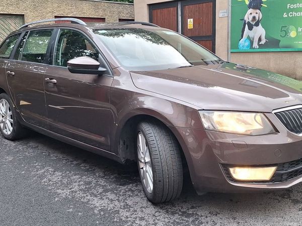 Skoda Octavia Estate, Diesel, 2014, Brown